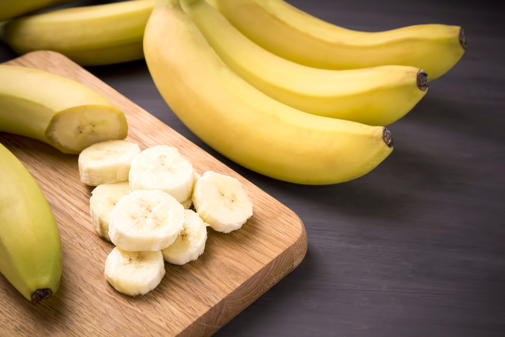Manger une banane le soir : est-ce bon pour la santé ?