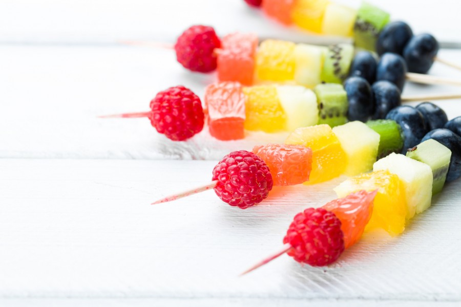 Brochettes de fruits : conseils pour une présentation irrésistible et des saveurs inoubliables