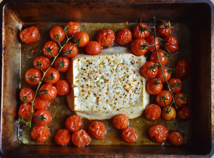 Quelles sont les variantes possibles pour une recette de feta tomate ?