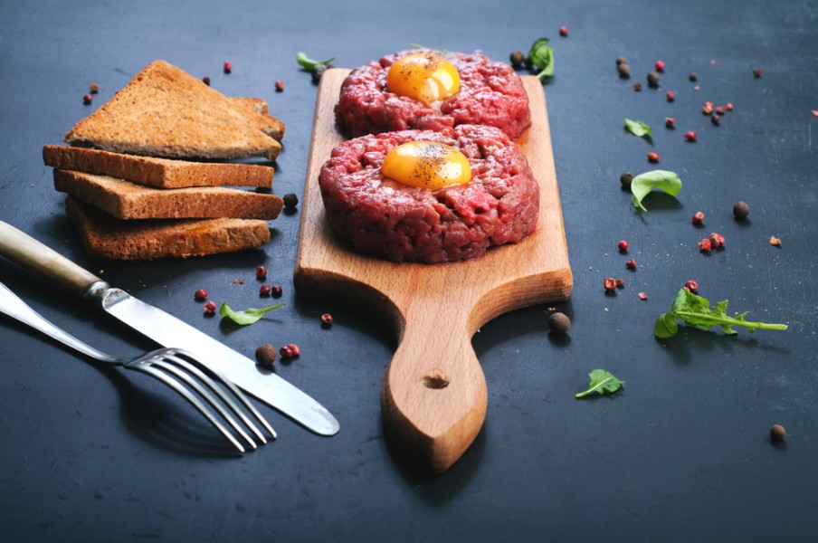Le tartare de bœuf au couteau : pourquoi ce plat est si délicieux ?